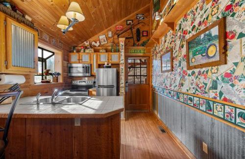Gatlinburg - Pigeon Forge House | The Mountain Farmer