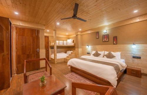 Fagu Hotel | The Mountains Breeze Retreat I Couple Friendly I Balcony I Charvi Retreat I Kufri by Exotic Stays