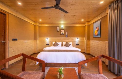 Fagu Hotel | The Mountains Breeze Retreat I Couple Friendly I Balcony I Charvi Retreat I Kufri by Exotic Stays
