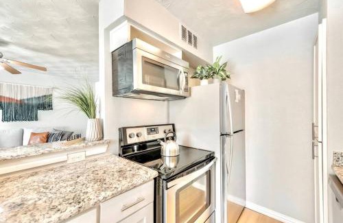 Old East Dallas Apartment | The Munger Proper + Spa Pool