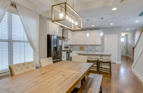 Nashville House | The Nations Native - Stunning 4BR - Private Yard
