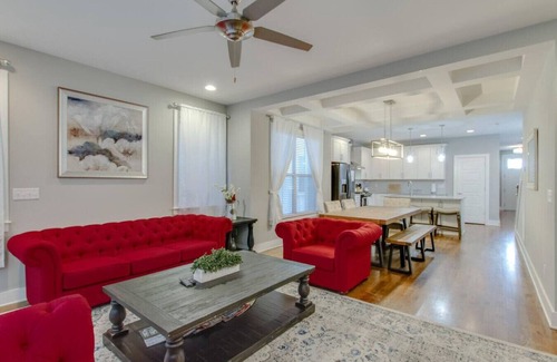 Nashville House | The Nations Native - Stunning 4BR - Private Yard