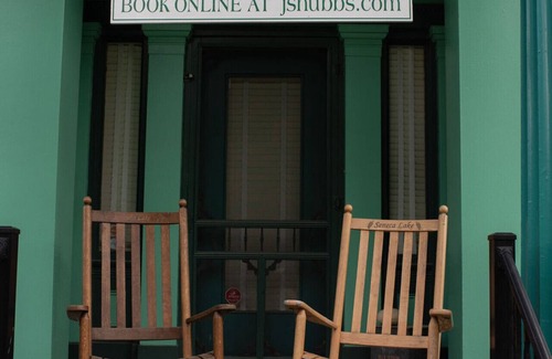 Hammondsport Condo | The Nautilus at JS Hubbs Guest House