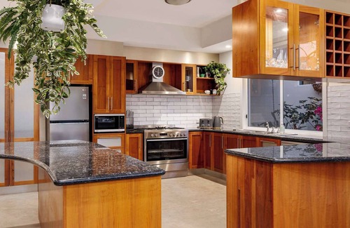 McCrae House | The Nepean - 100m to Beach, Pool & Fire Pit