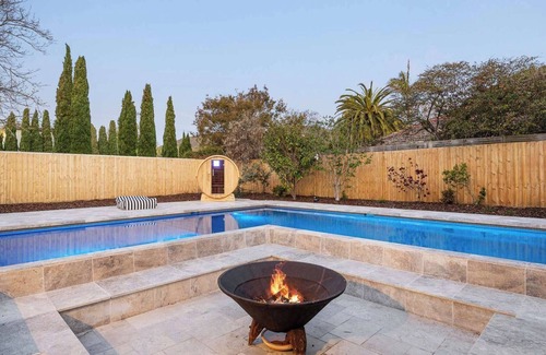 McCrae House | The Nepean - 100m to Beach, Pool & Fire Pit