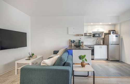 Quartier des Spectacles Apartment | The Nest – 1BR Cozy Comfort, Prime Location