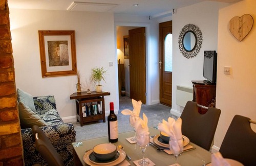 Goole House | The Nest Close to York with Hot Tub