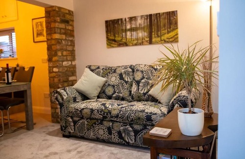 Goole House | The Nest Close to York with Hot Tub