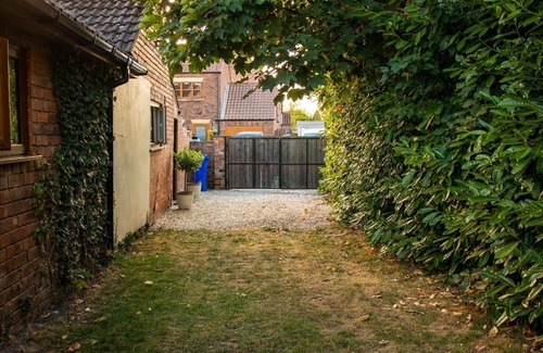 Goole House | The Nest Close to York with Hot Tub