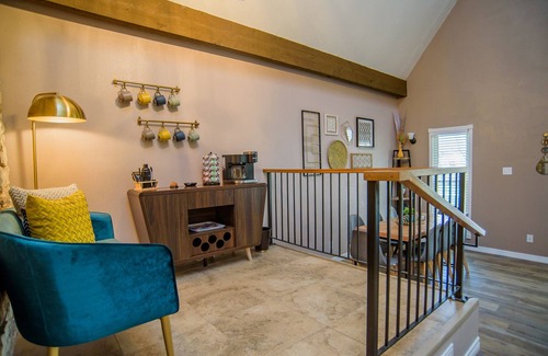 Seguin House | The NEST | Unique A-Frame Home | KING BED