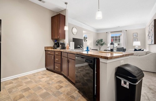 Summit Station Apartment | The New Albany Retreat | 2-Car Garage | No Steps!