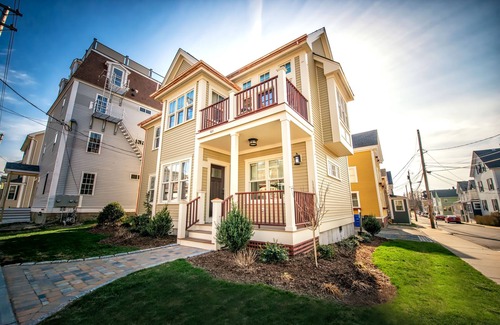 Yachting Village House | The Newport Lofts - 611 Thames Street