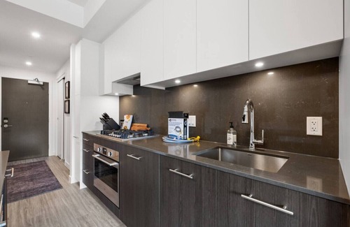 Eau Claire Condo | The Nile | Gym | Downtown | UG Park | Bow River