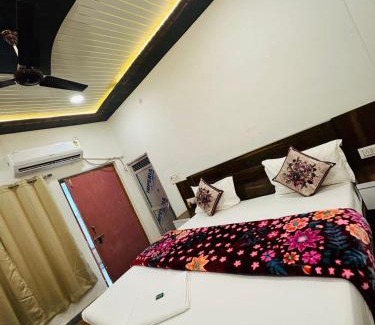 Faizabad Hotel | The Nirmala Palace Ayodhya निर्मला पैलेस अयोध्या राम मंदिर Near-Ram-Janmabhoomi-and-Ayodhya-Ram-Mandir-with-parking-and-Restaurant-Facilities - Best Hotel In Ayodhya