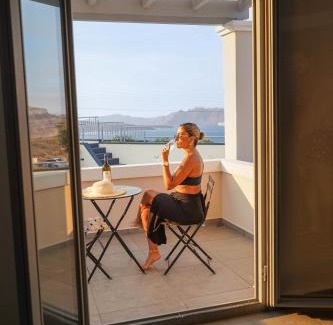 Akrotiri Hotel | The Noverian Bios Caldera Sunset Suites