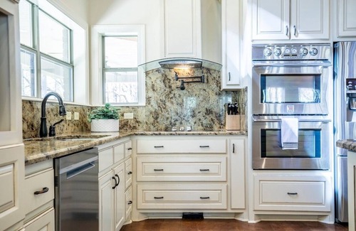 Lafayette County House | The O Stone, Discounted rate for S. Carolina game!