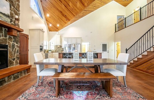 Lafayette County House | The O Stone, Discounted rate for S. Carolina game!