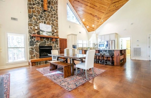Lafayette County House | The O Stone, Discounted rate for S. Carolina game!