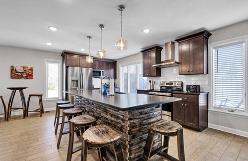 Clarksville House | The Oak Barrel Lodge near Downtown Louisville