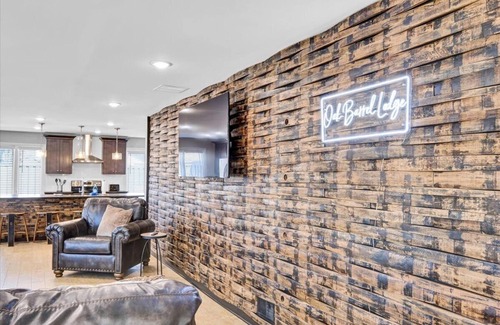 Clarksville House | The Oak Barrel Lodge near Downtown Louisville