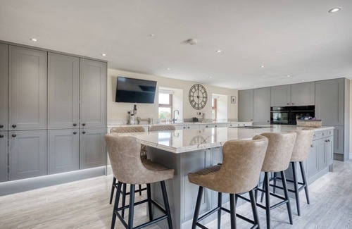 Crook House | The Oak, Country Home, Sleeps 4 with Hot Tub