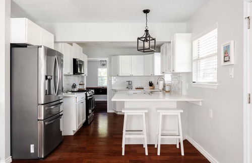 Highland Park West House | The Oak Haven - 3BR with Pool, Billiards & Arcade