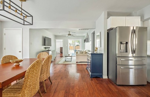 Highland Park West House | The Oak Haven - 3BR with Pool, Billiards & Arcade