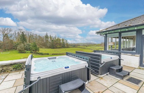 Bowness-on-Windermere House | THE OAKS, family friendly, with hot tub in Bowness-On-Windermere