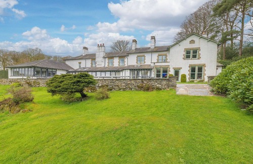 Bowness-on-Windermere House | THE OAKS, family friendly, with hot tub in Bowness-On-Windermere