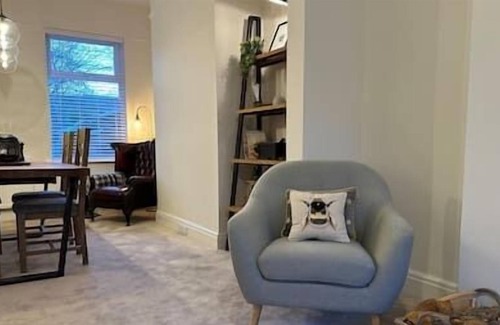 Trafford House | The Oaks · The Oaks S