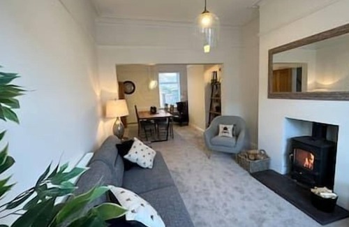 Trafford House | The Oaks · The Oaks S