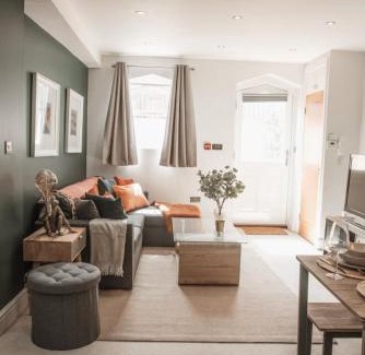 York Apartment | The Oasis Garden Flat