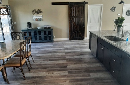 Citra Apartment | The "Observatory". A spacious apartment on a gated horse farm.