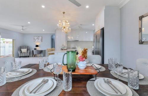 Coconut Grove House | The OC Home: Centrally Located, Home Away Home