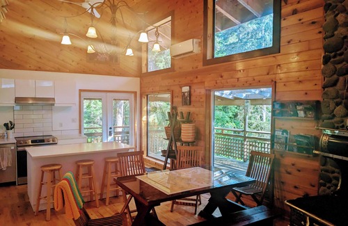 Quathiaski Cove Cabin | The Ol' Dive Lodge in Q-Cove