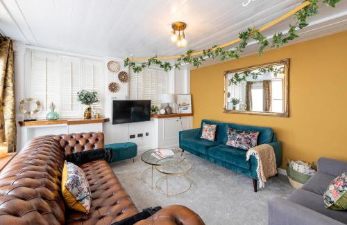 Upper Town Apartment | The Old Crescent Bakery - 4 Bedroom Residence in Bath by Mint Stays
