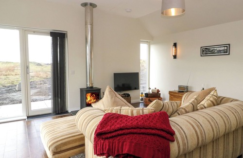 Oban Cottage | THE OLD HOUSE, BALURE, pet friendly, with open fire in Lismore