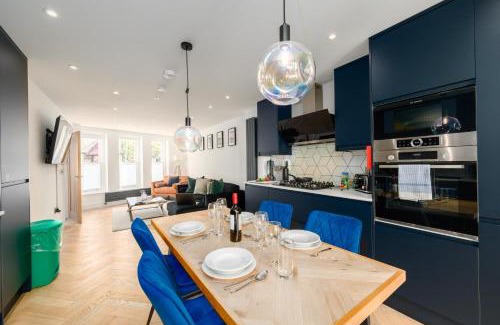 Roath House | The Old Kiosk - Luxe 4 Bed House - Roath Park