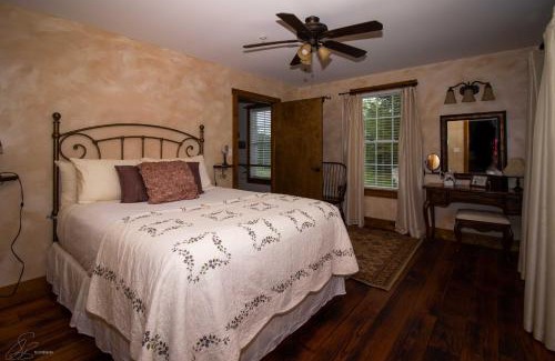 Charlotte Hotel | The Old Lantern Inn