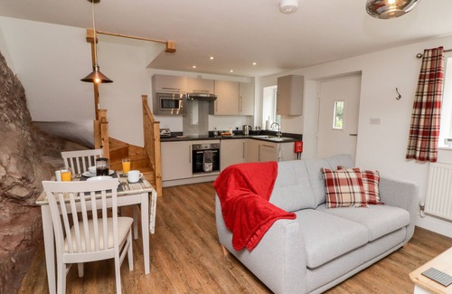 Ross-on-Wye Cottage | THE OLD MILL BAKE HOUSE, romantic, with open fire in Goodrich