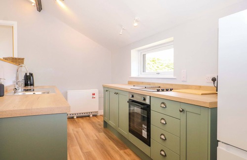 Netley Cottage | THE OLD PARLOUR, pet friendly, with a garden in Durley