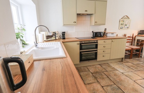 Low Newton Cottage | THE OLD POST HOUSE AT LOW STOTT PARK, pet friendly in Newby Bridge