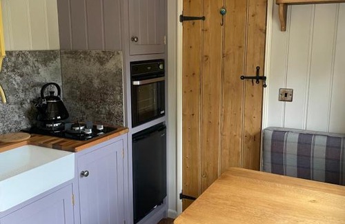 Todber House | The Old Post Office - Luxurious Shepherds Hut 'Far From the Madding Crowd' based in rural Dorset.