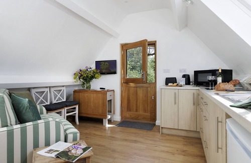 Broadway Cottage | The Old Potting Shed - sleeps 2 guests
