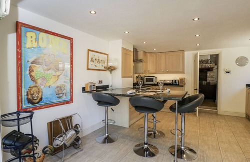 Bledington Cottage | THE OLD READING ROOM, romantic, character holiday cottage in Kingham