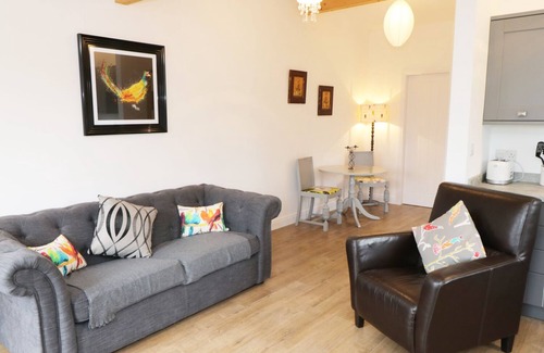 Thornton-Cleveleys Cottage | THE OLD STABLES, pet friendly, with a garden in Thornton, Lancashire