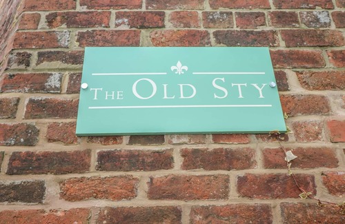 Cotton Cottage | THE OLD STY, with a garden in Alton