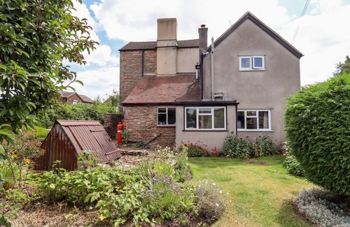 Upton Bishop Cottage | THE OLDE HOUSE, pet friendly, with open fire in Upton Bishop