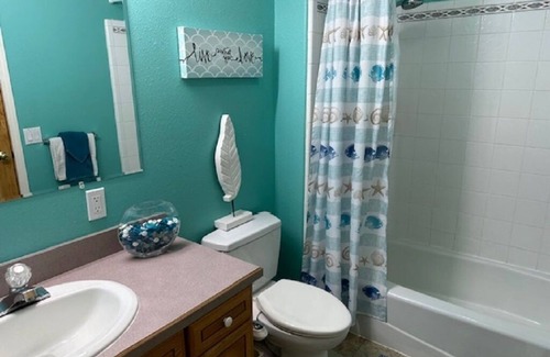 Rexburg Bed & Breakfast | The Orange Room at the Salem House Deluxe private Bedroom in shared living space