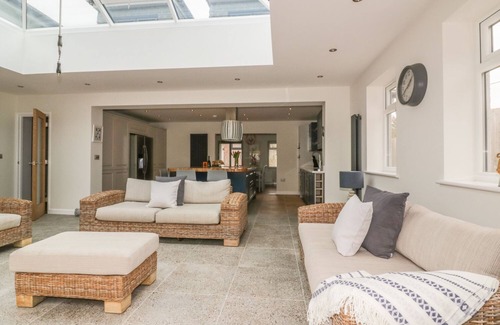 Crantock Cottage | THE ORCHARD, pet friendly, country holiday cottage in Crantock